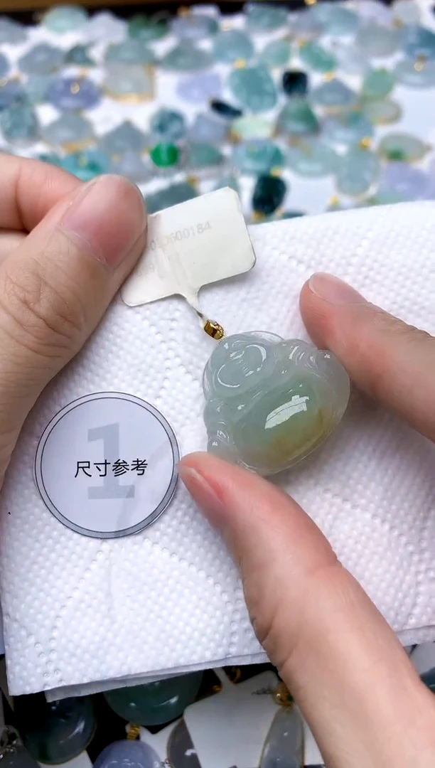 颈饰18K金镶嵌翡翠天然A货翡翠