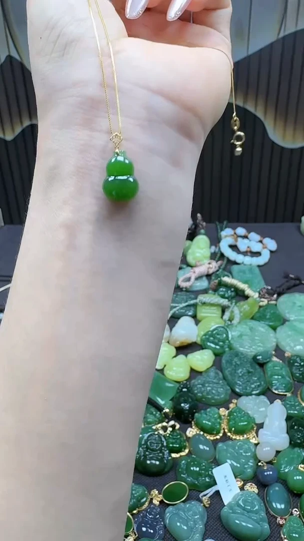 和田玉18K金镶嵌吊坠(不含链)1