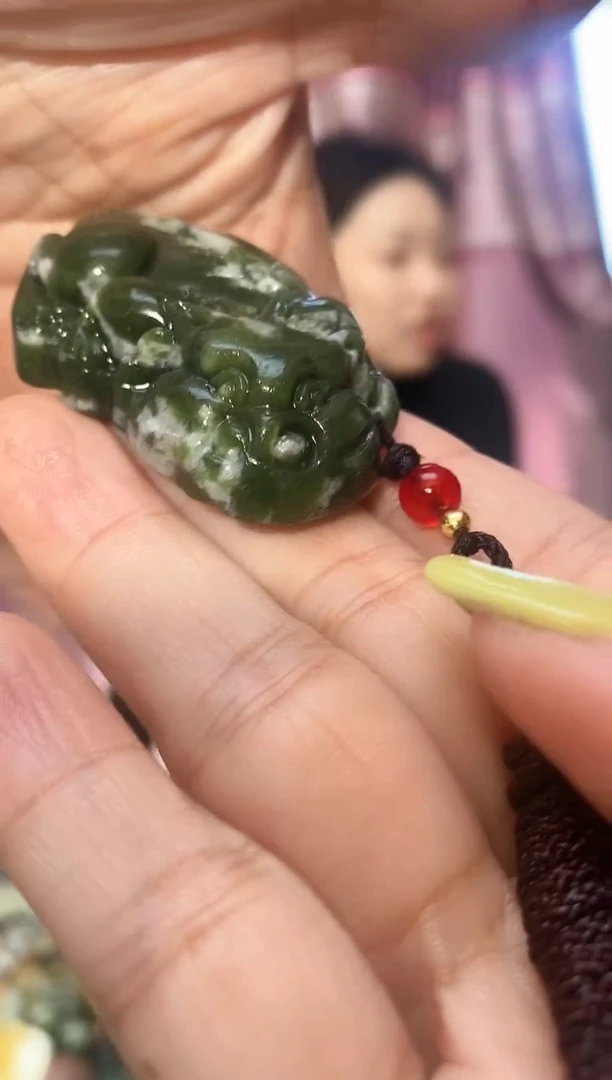 未镶嵌岫玉吊坠