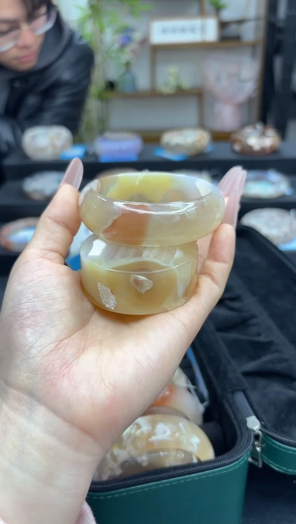 【闪购商品】石英质玉手镯未镶嵌C55(57圈赠送镯心)