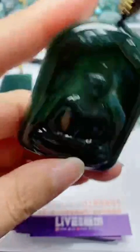 翡翠未镶嵌颈饰