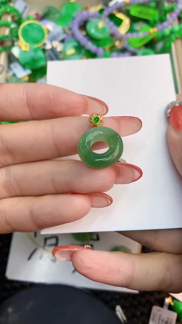 颈饰未镶嵌翡翠1