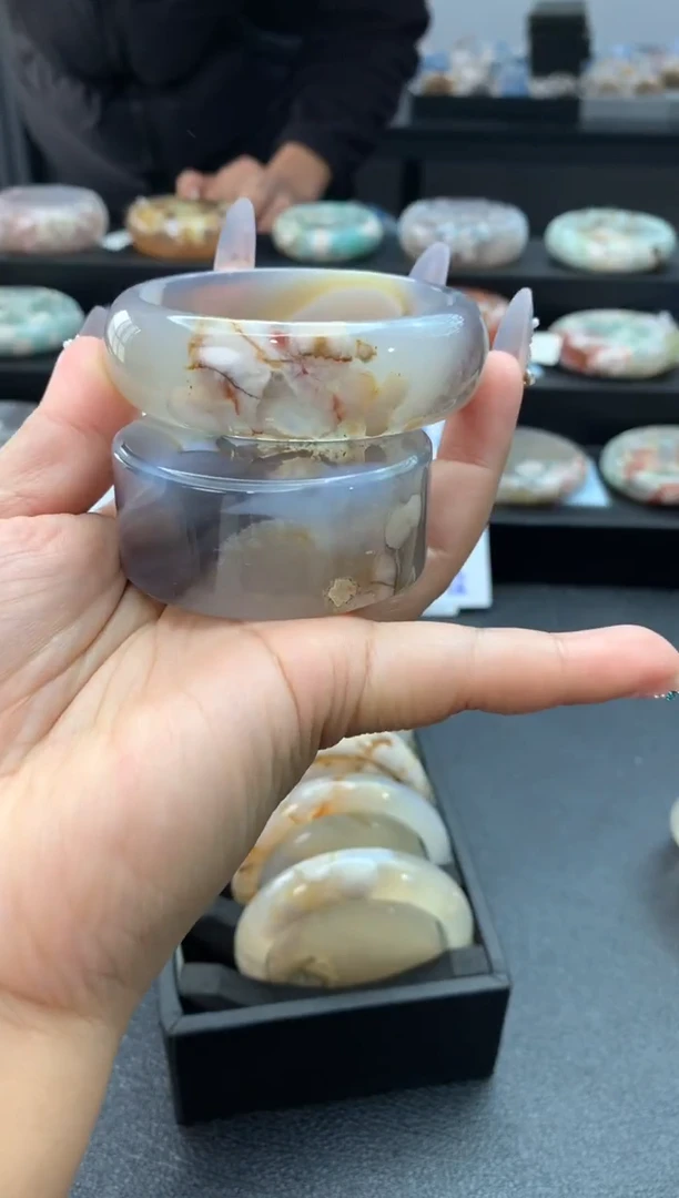 未镶嵌手镯石英质玉（56-57圈口）赠送镯心 无证书