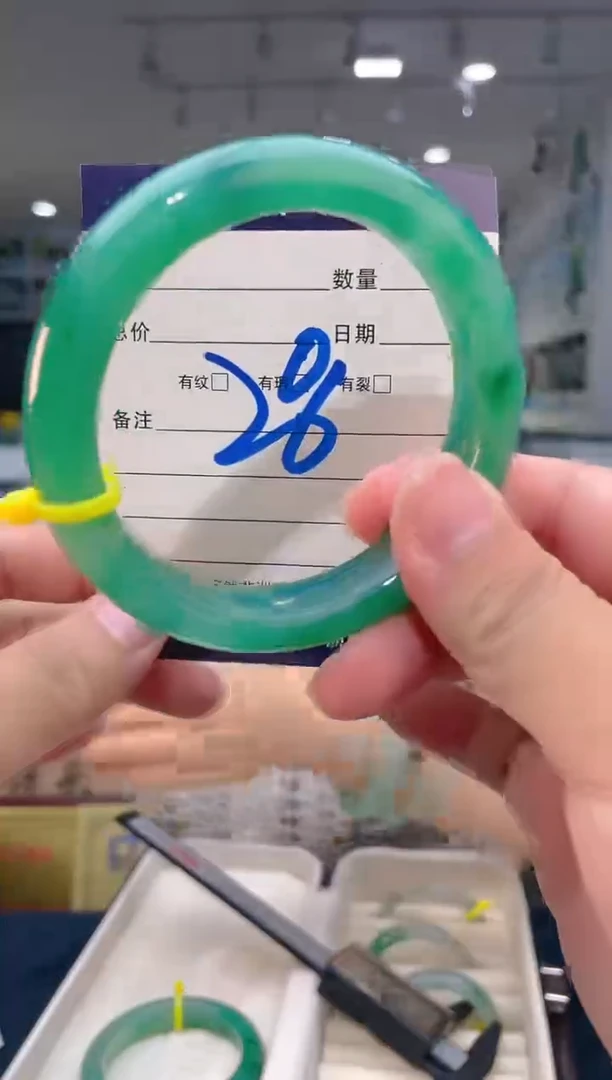 石英质玉（非洲翠）手镯未镶嵌天然冰飘花