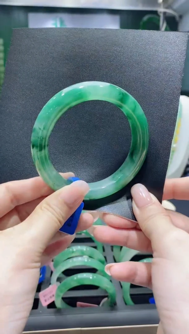 未镶嵌手镯石英质玉1
