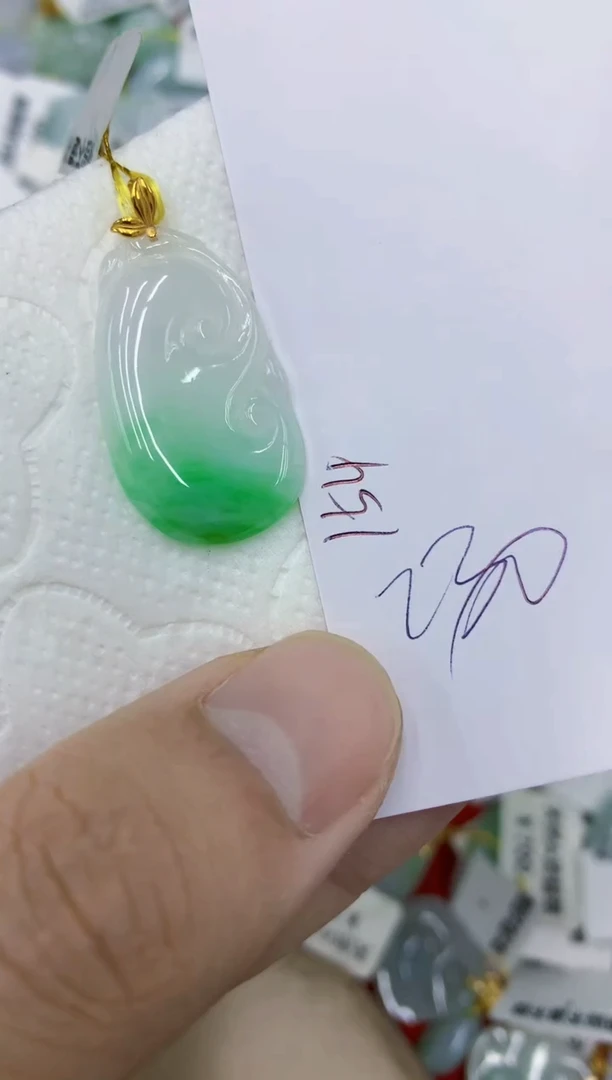 颈饰18K金镶嵌翡翠11111111111