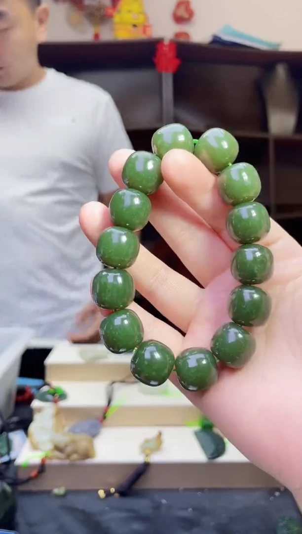 和田玉未镶嵌颈饰1