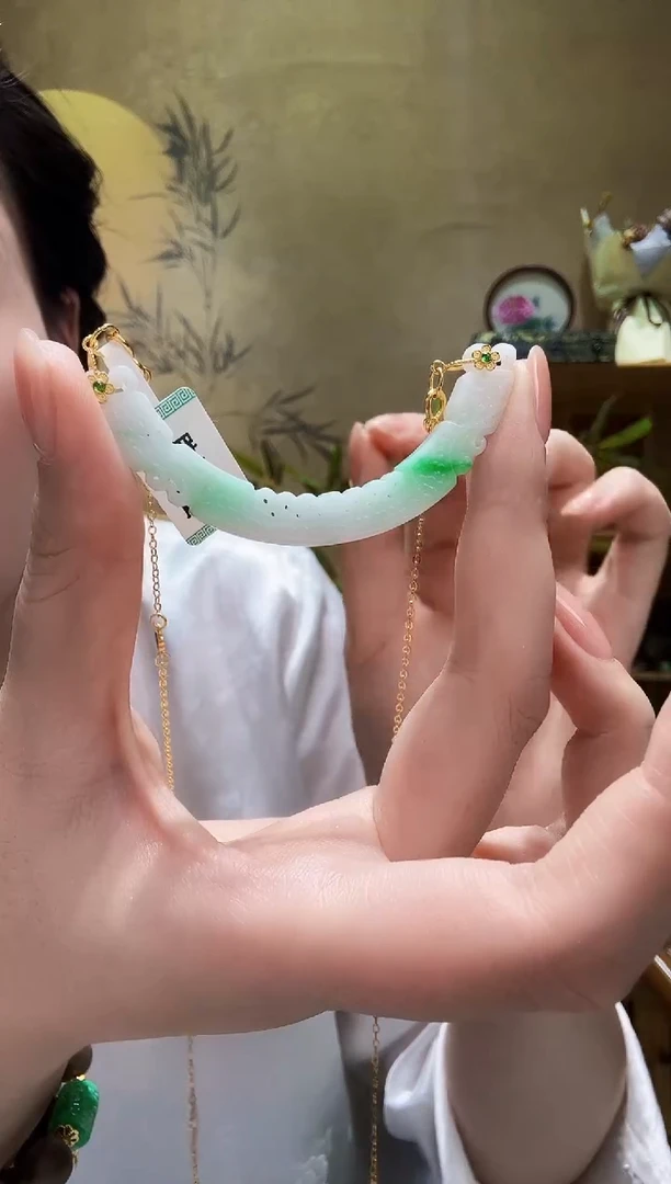 颈饰未镶嵌翡翠吊坠
