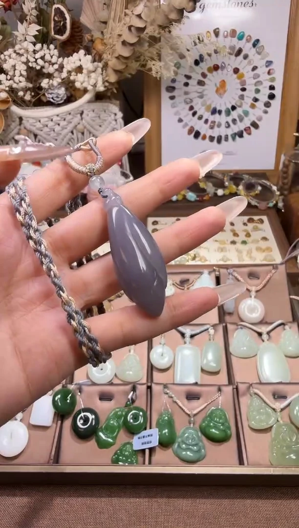 水晶摆件未镶嵌玉兰花