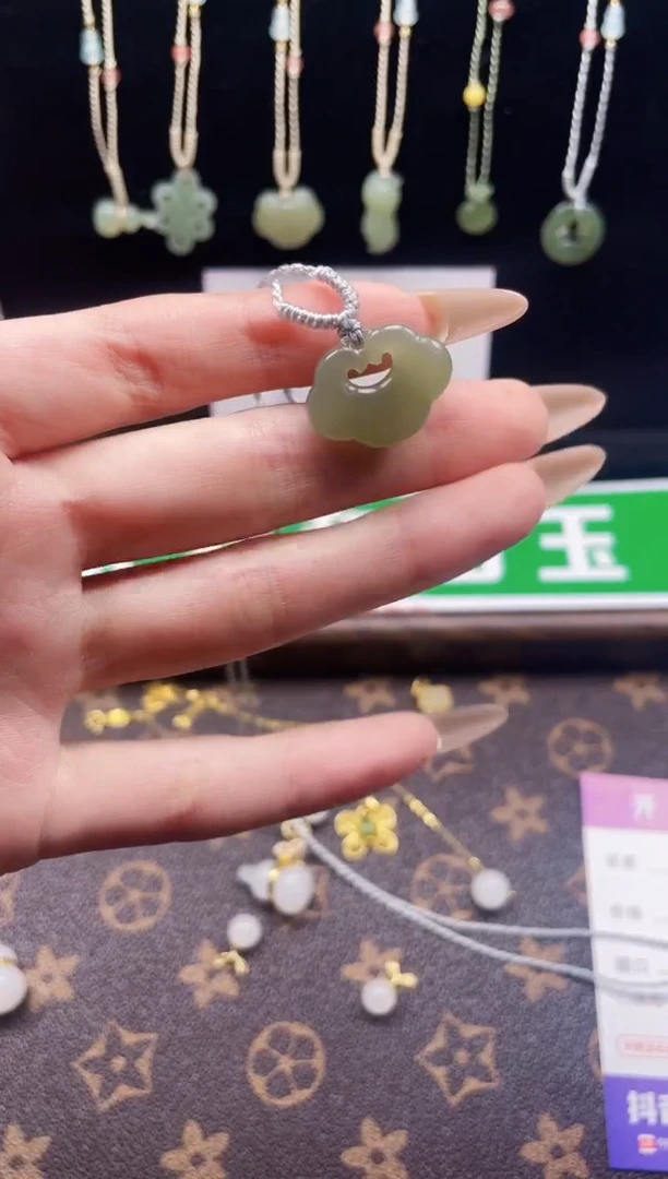 吊坠(不含链)未镶嵌和田玉101-