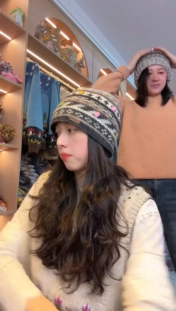 羊毛灰色秀珠帽