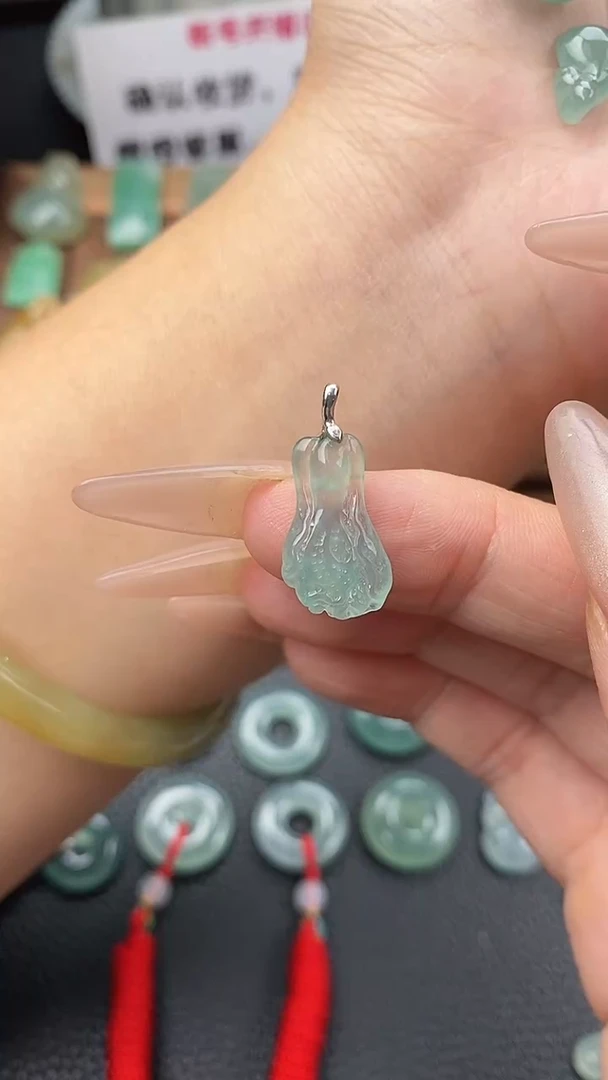 颈饰未镶嵌翡翠白菜