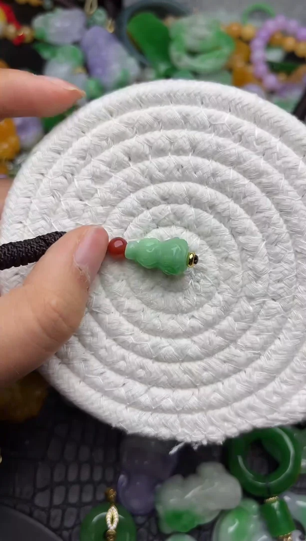 颈饰未镶嵌翡翠缅甸翡翠吊坠