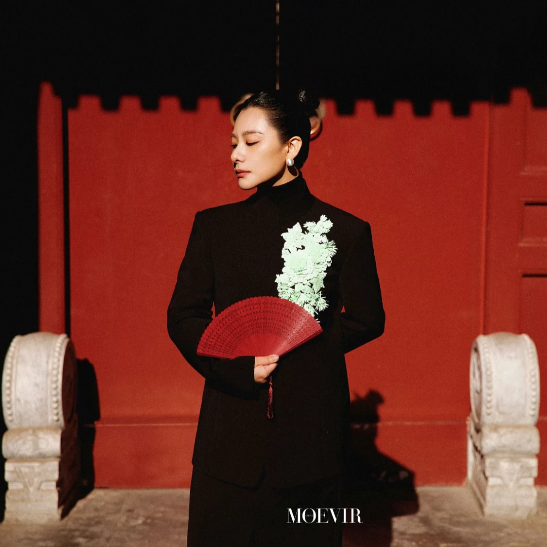 【张羽推荐】LA MAISON JADE玉琼 2025春国风绿色插花绣片黑色外套