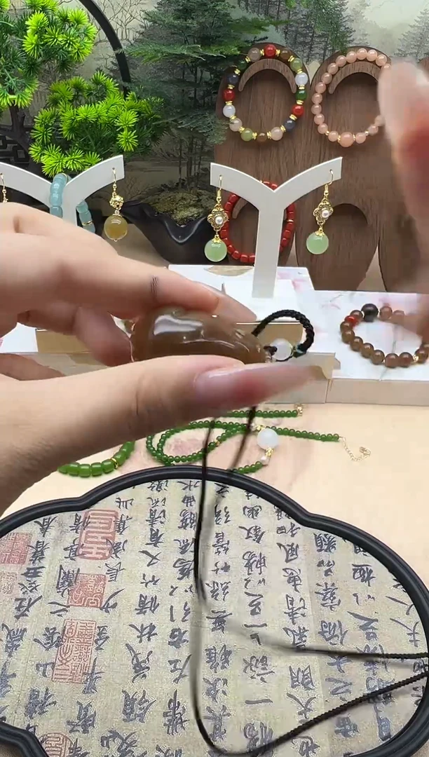 颈饰未镶嵌和田玉（糖玉）184