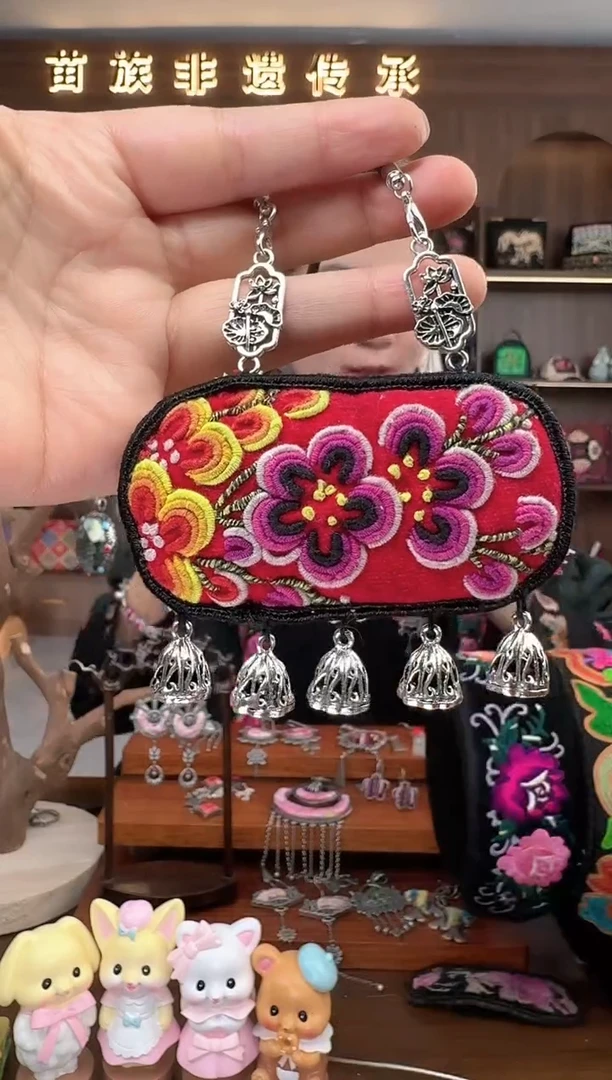 【闪购商品】织绣扶光苗绣传承97