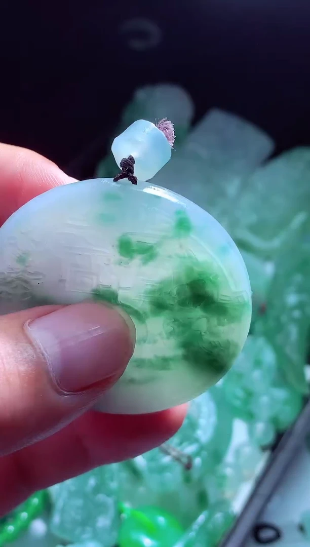 未镶嵌定制翡翠魔*?翡翠毛货定制