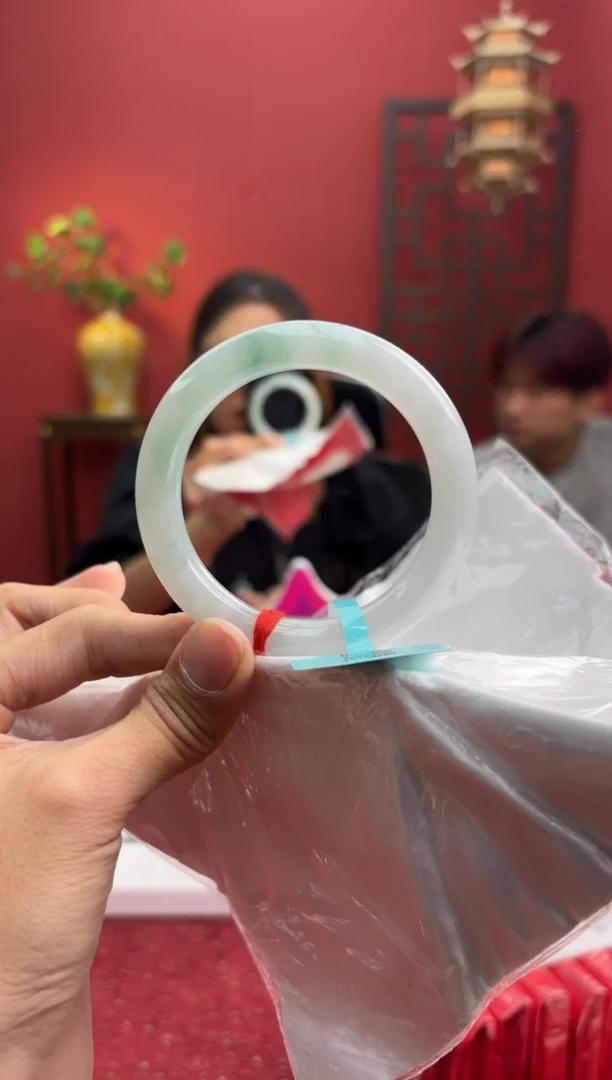 未镶嵌手镯（圆镯）翡翠翡翠手镯1