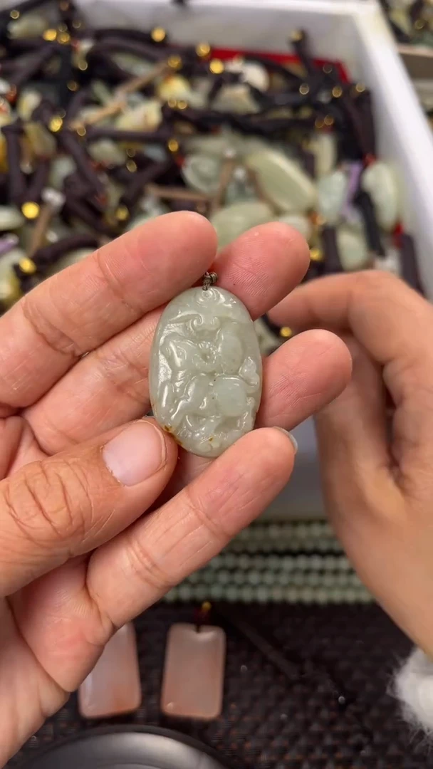 【闪购商品】和田玉颈饰未镶嵌多样性发货没有证书拍一发一有瑕