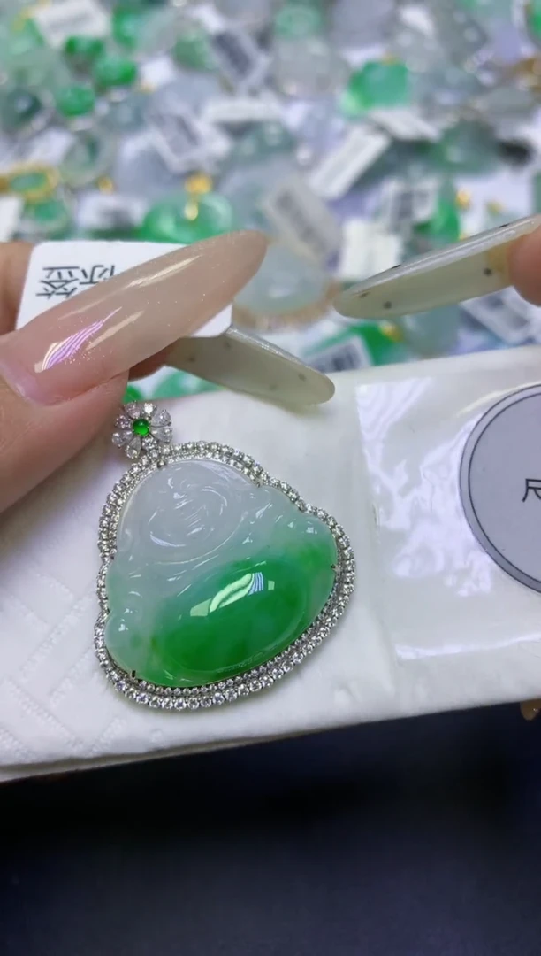 颈饰18K金镶嵌翡翠天然缅甸翡翠A货百元以上9元证书费自理
