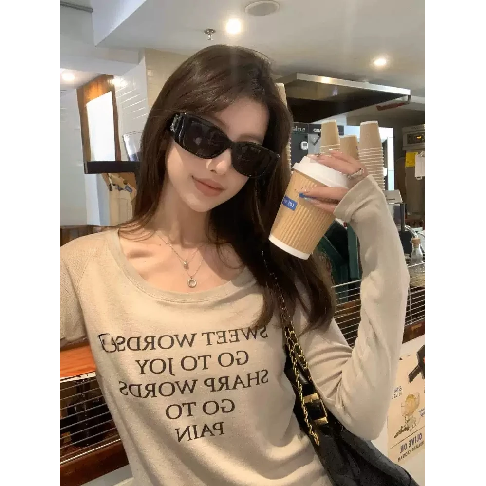 【全额运补】字母印花U领长袖T恤女早秋百搭显瘦打底衫上衣