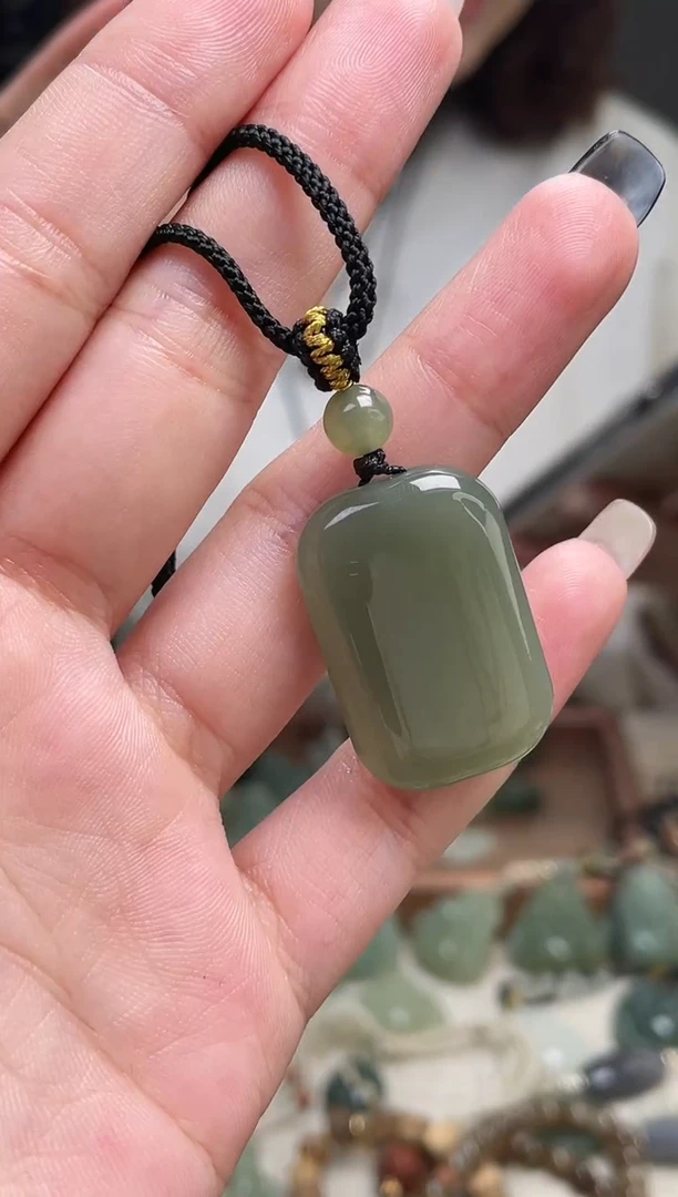 颈饰未镶嵌和田玉无事牌