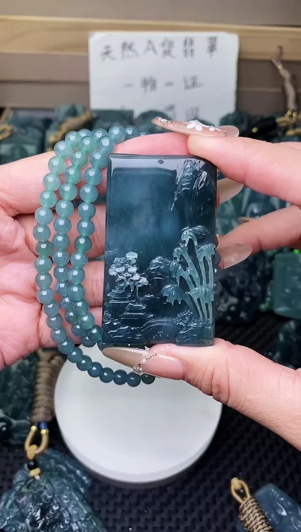 颈饰未镶嵌翡翠