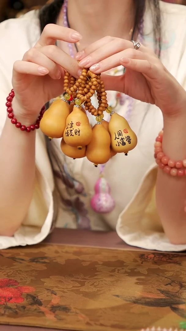 357天琦閤漆艺小葫芦挂件