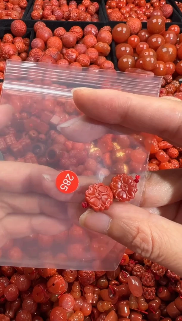 南红玛瑙合金颈饰1