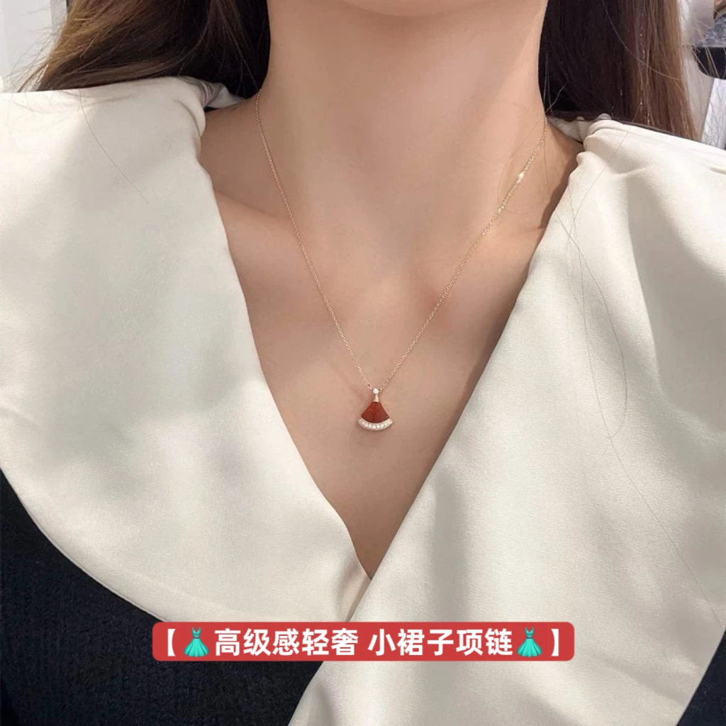 铜合金合成锆石吊坠 【红色】女款饰品时尚轻奢 满砖吊坠小裙子项链