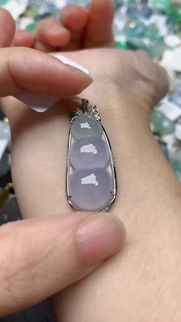 颈饰18K金镶嵌翡翠柠*I天然缅甸A货翡翠