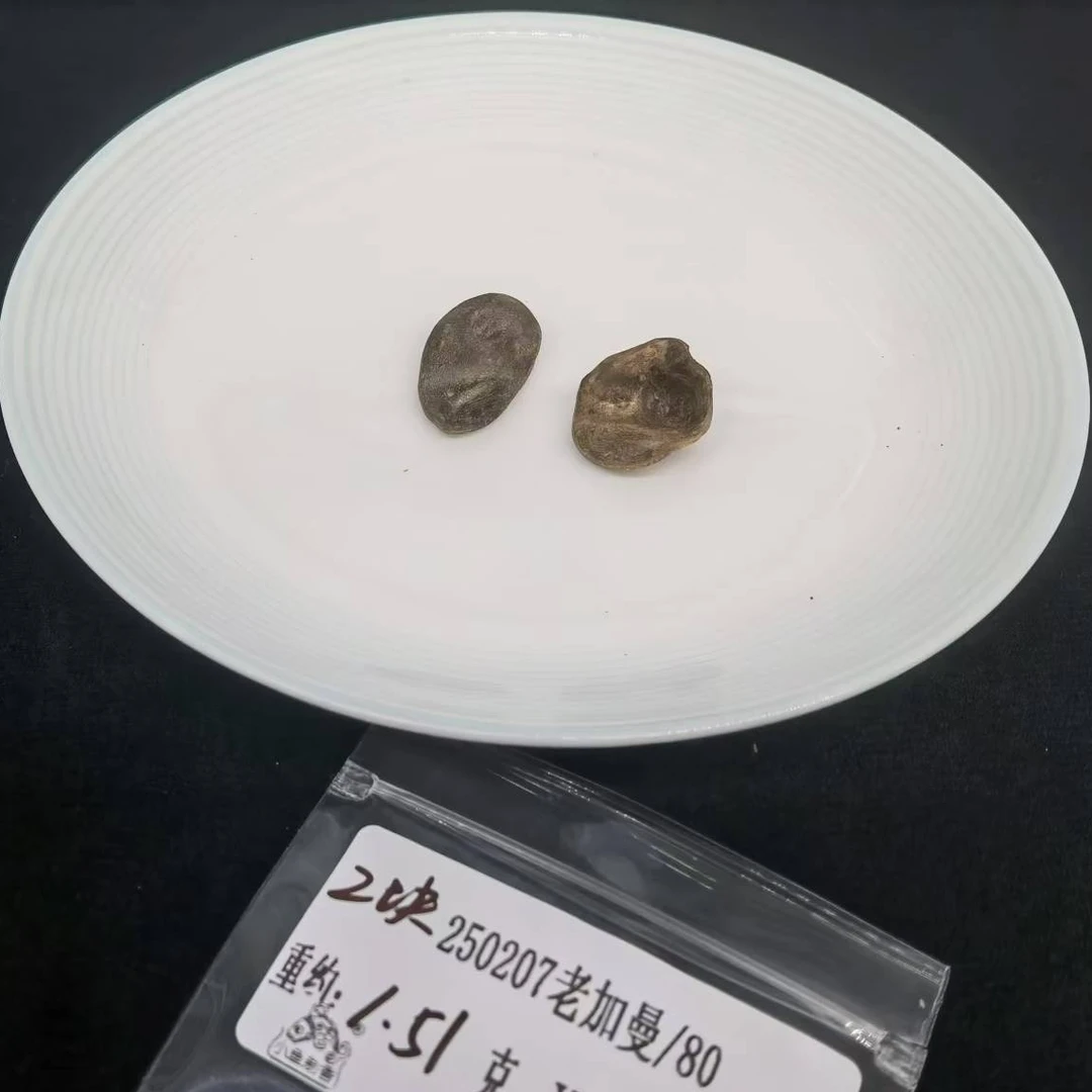 （两块）重约1.51克  250207老加曼/80（挂）天然木艺