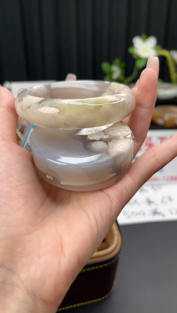 未镶嵌手镯石英质玉（60圈口）赠送镯心
