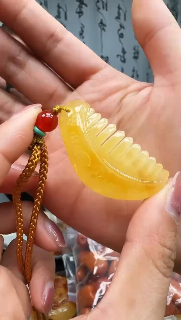 【闪购商品】琥珀裸石未镶嵌挂坠