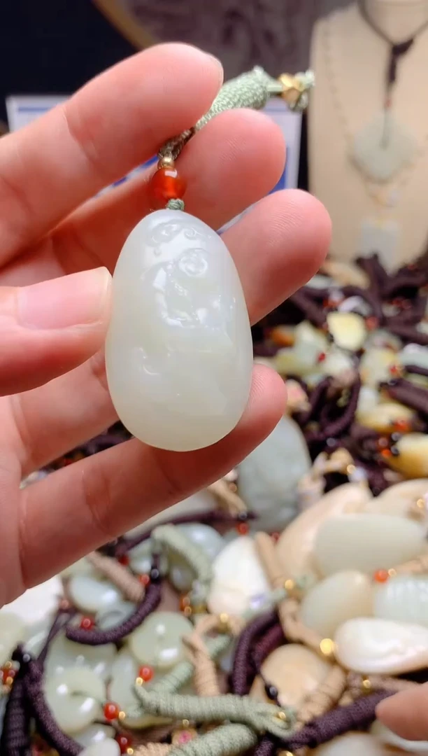 和田玉未镶嵌颈饰1