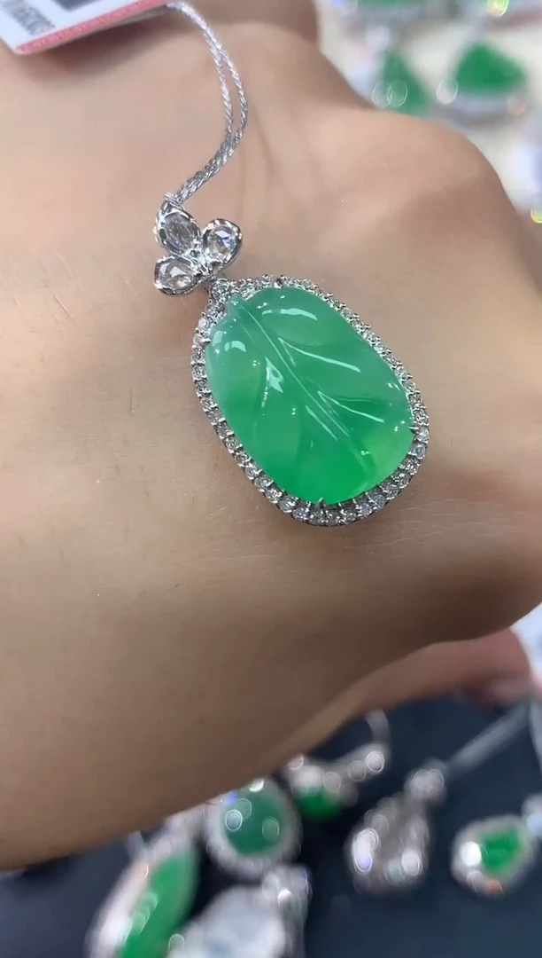 翡翠18K金镶嵌吊坠(不含链)吊坠（不含链）13800+0