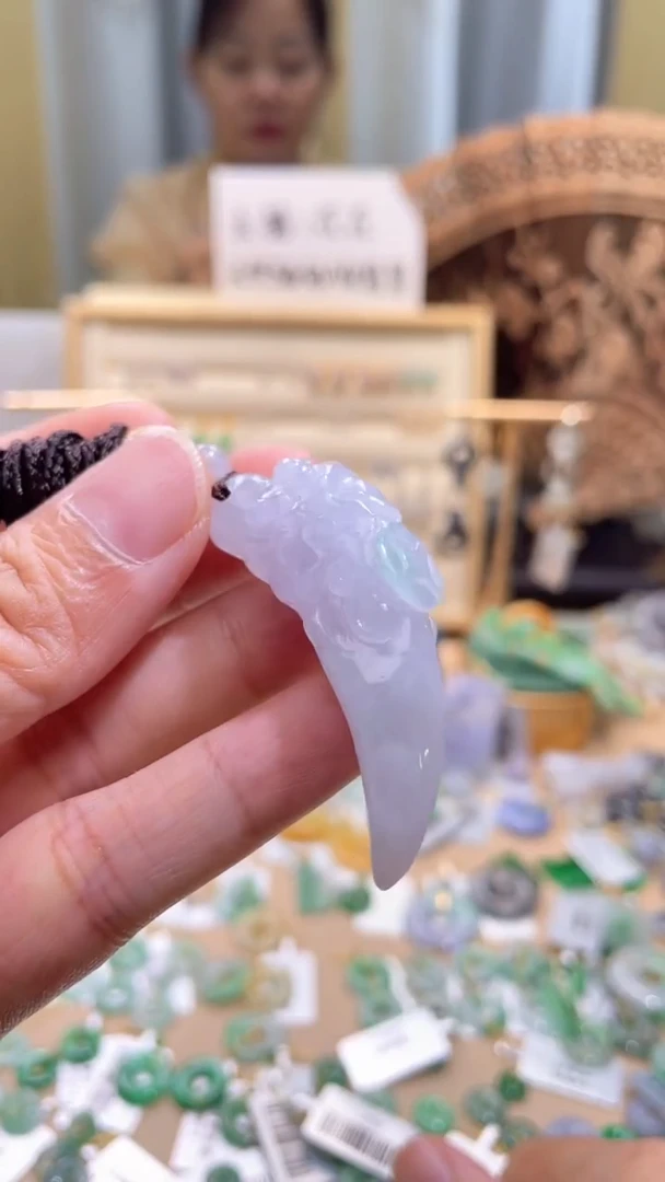 颈饰未镶嵌翡翠花