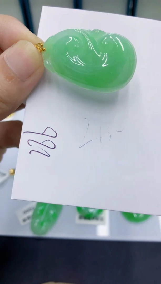 颈饰18K金镶嵌翡翠翡翠
