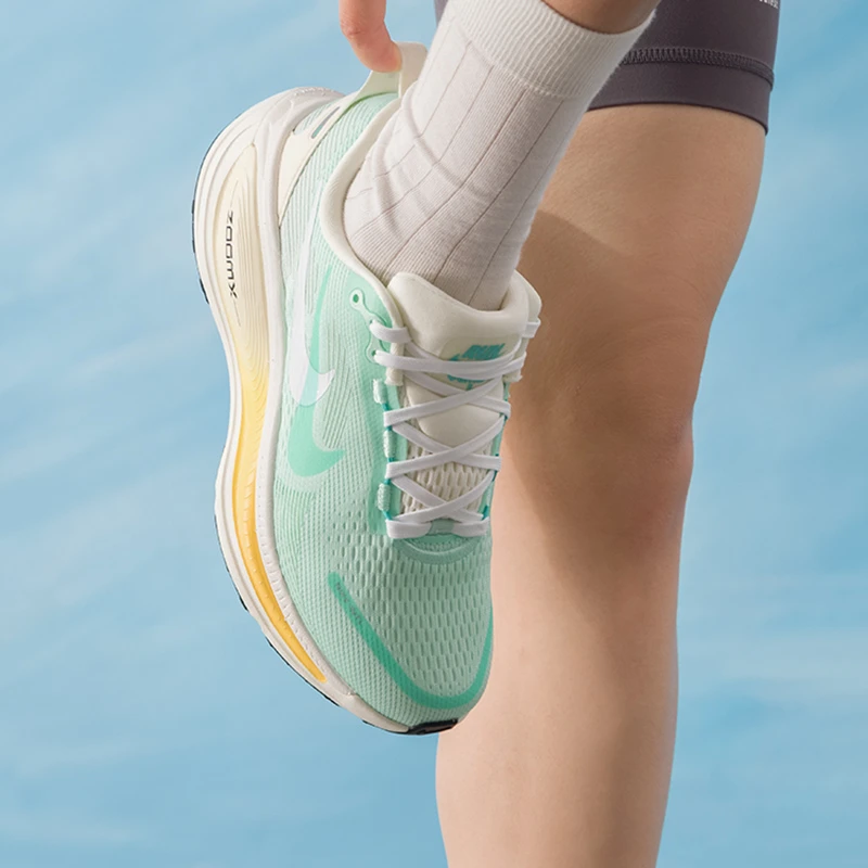 耐克NIKE女跑鞋2025新款Vomero18缓震透气公路运动鞋跑步鞋IH7349