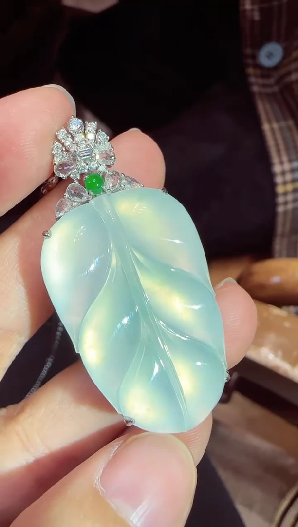 【闪购商品】翡翠吊坠(不含链)18K金镶嵌叶子
