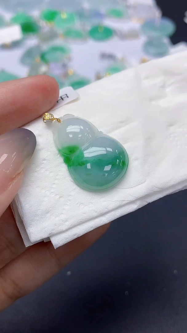 翡翠18K金镶嵌颈饰天然缅甸a货翡翠