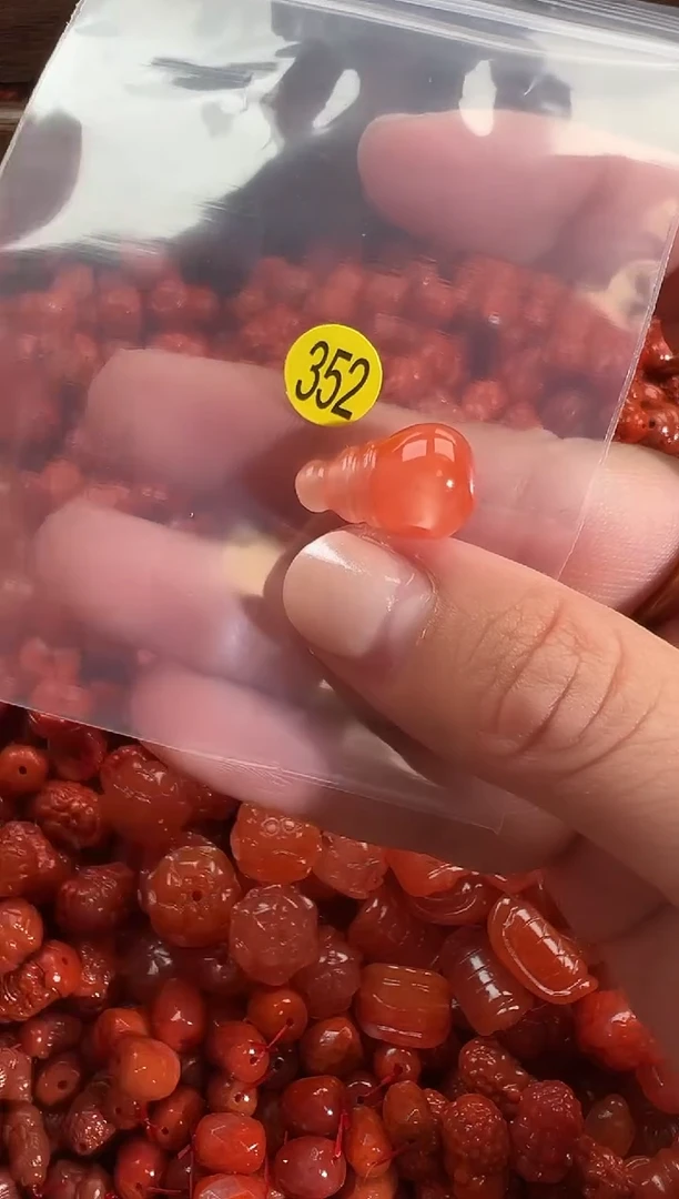 颈饰未镶嵌南红玛瑙1