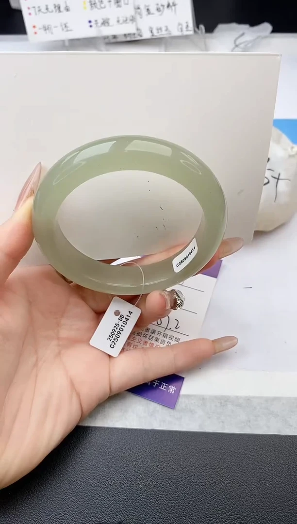 未镶嵌手镯石英质玉w138-DB57+
