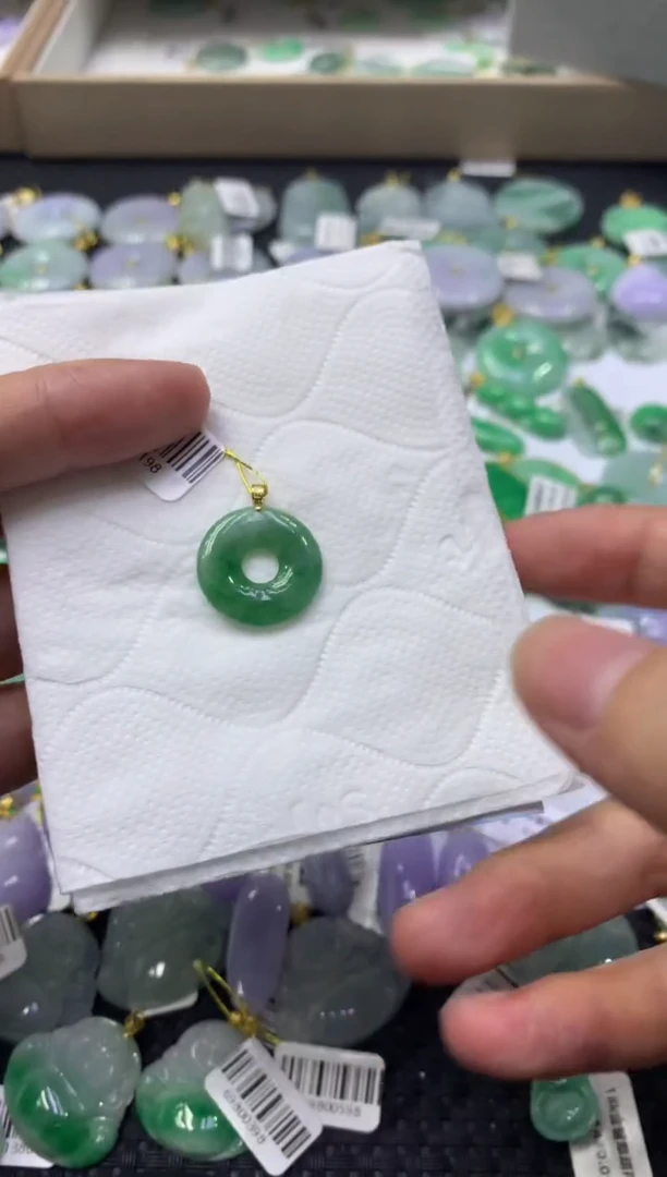 颈饰18K金镶嵌翡翠天然缅甸翡翠A货