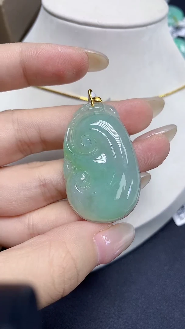 翡翠18K金镶嵌颈饰天然缅甸翡翠A货