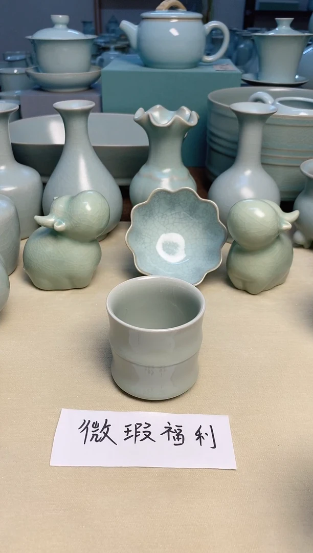 微瑕福利—仿古月白釉全手工支钉竹节杯