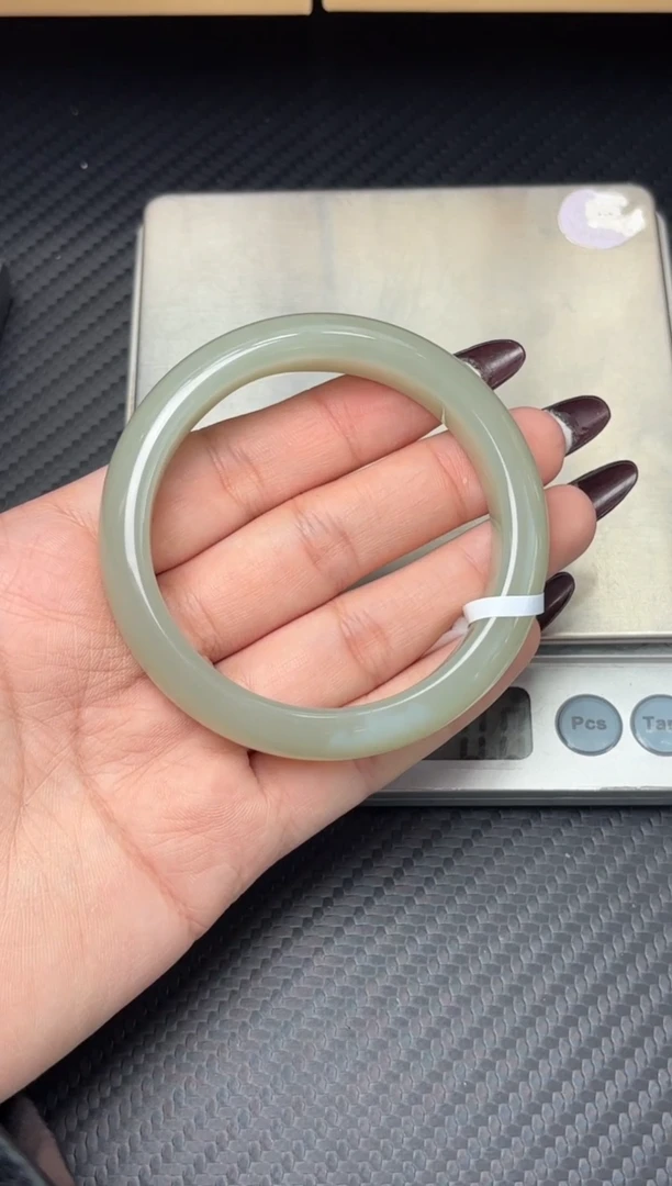 未镶嵌手镯和田玉且末近矿微色差52