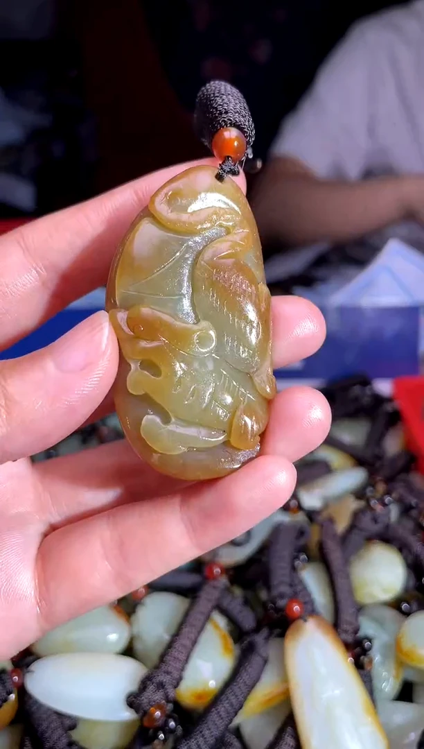 和田玉未镶嵌颈饰1