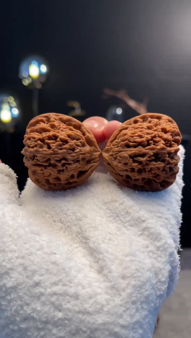 吊坠文玩核桃泰*曼南将