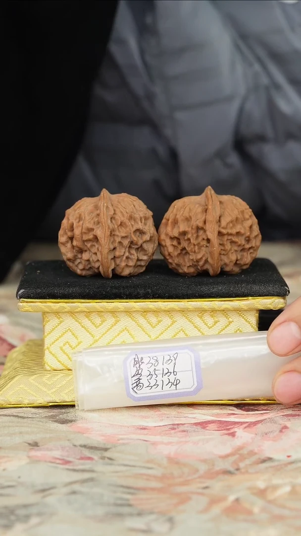 【闪购商品】文玩核桃把件非嫁接元宝